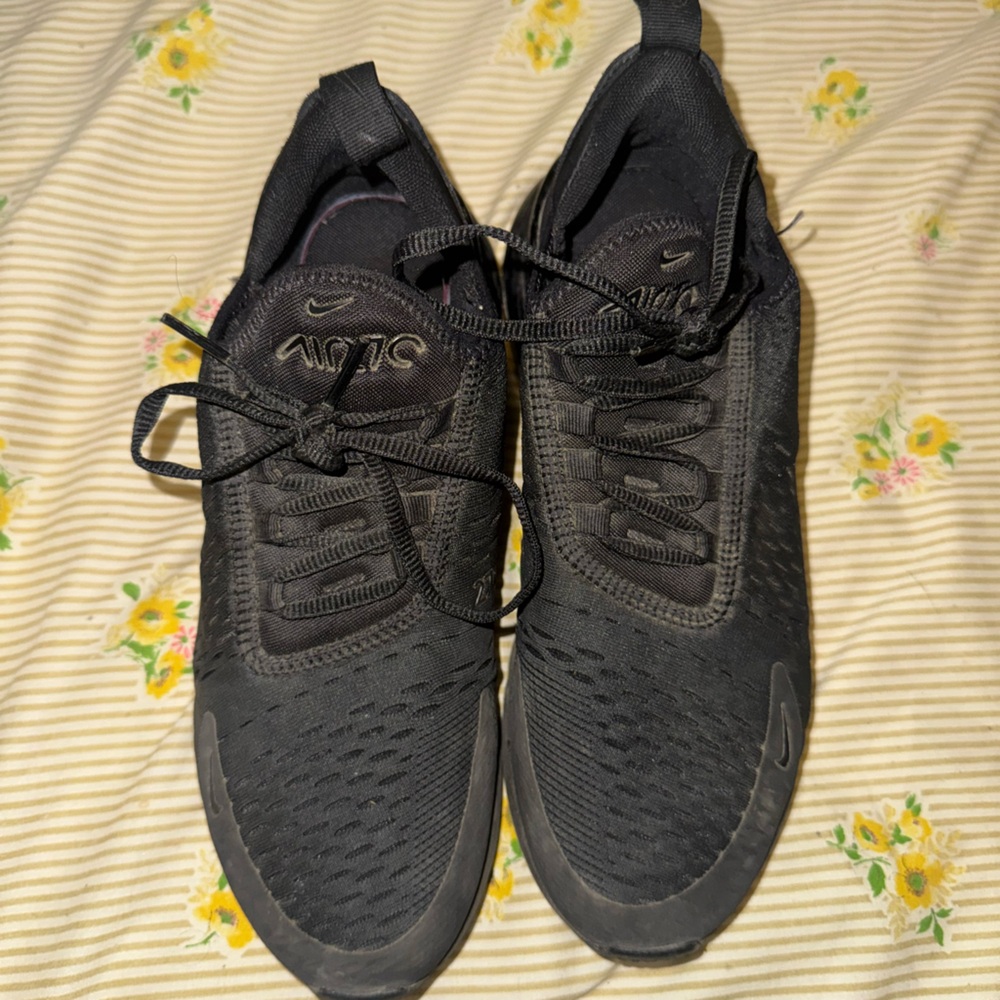 Nike Black air 270’s